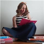 Giovane madrelingua italiana, laureata in comunicazione con specializzazione in storytelling, offre lezioni di italiano a Torino